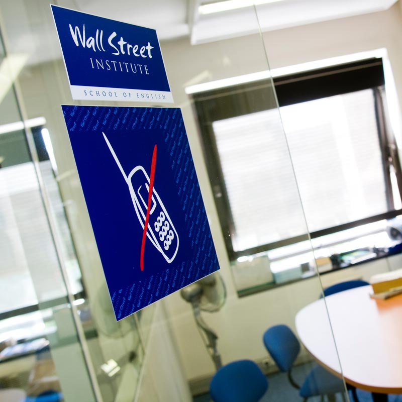 Wall Street Institute - Ariane Signalétique - Signalétique intérieure ...