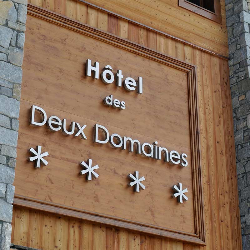 Hotel-des-Deux-Domaines_signaletique-73_lettres-relief